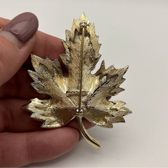 Set of Three Vintage Sarah Coventry Gold Tone Leaf Brooches Wreath Nature Trees - Picture 3 of 10